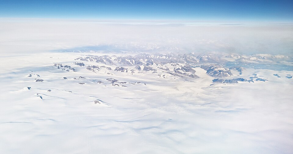 How do people live in the Arctic and the Antarctic?