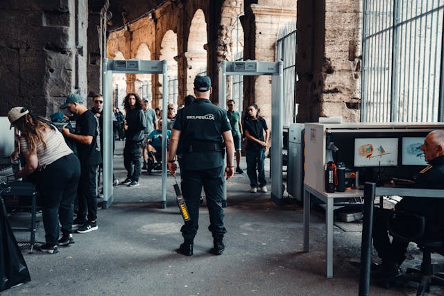 How does an airport metal detector work?
